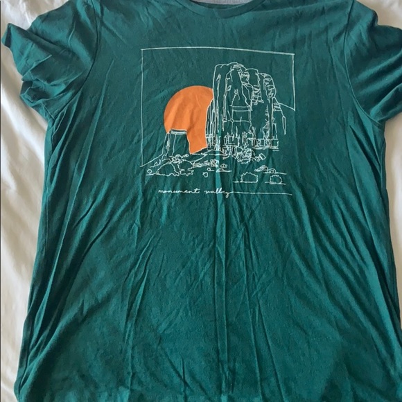 Graphic green tshirt - Picture 1 of 1